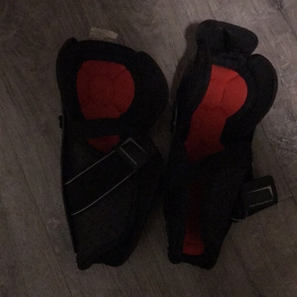 GUC  hockey equipment shin pads - Picture 3 of 3